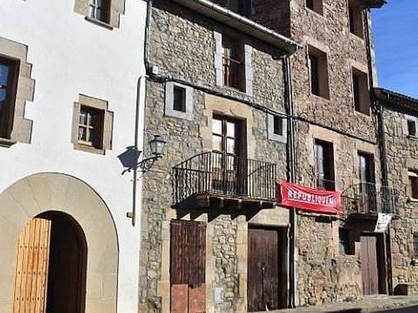 Chalet adosado en plaza Major, Alpens