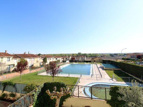 Chalet pareado en plaza Pocitas, Almenara de Tormes