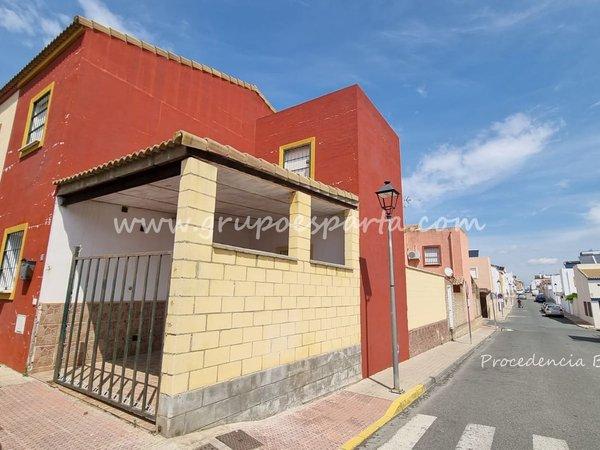 Chalet adosado en picasso, Albaida del Aljarafe