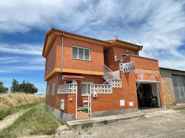 Chalet pareado en calle Cantarranas, Cabezabellosa de la Calzada