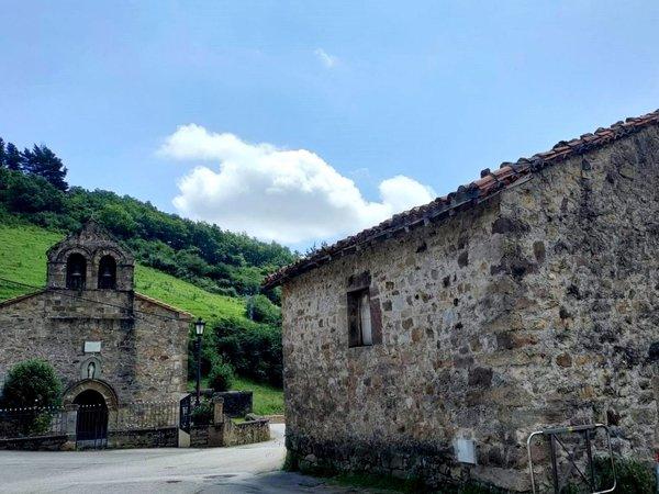 Nave en Barrio Pujayo, Barcena de Pie de Concha