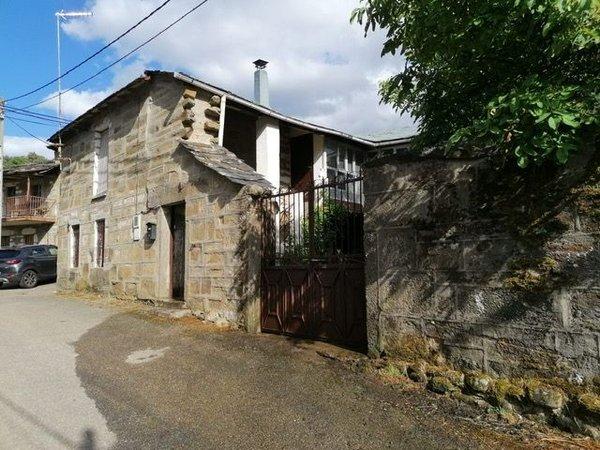 Casa de pueblo en calle Fabriciano Cid, 18, Trefacio