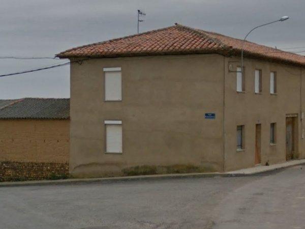Casa de pueblo en real, Villasabariego