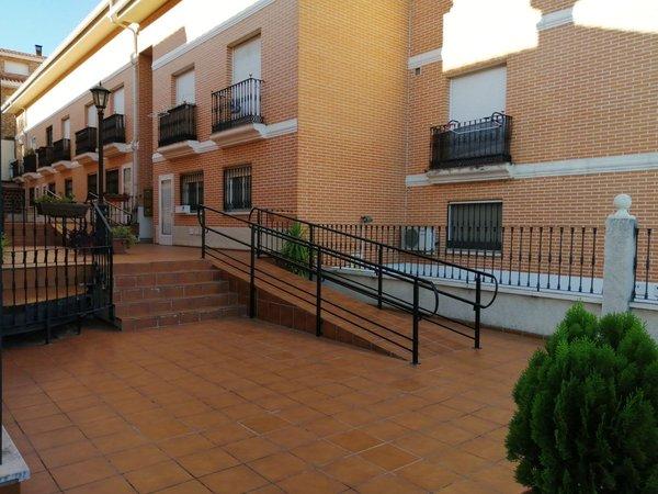 Dúplex en travesía de los Conquistadores, Cobeña