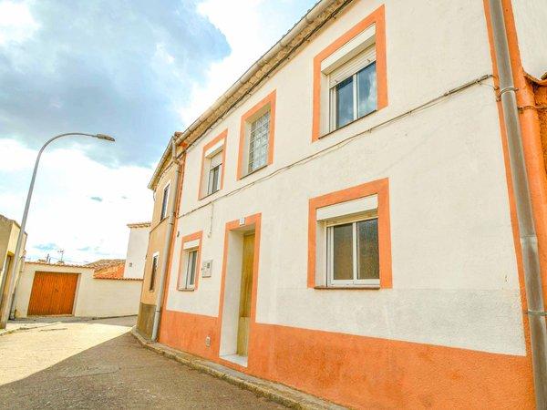 Casa de pueblo en calle Pozal Galvez, Bayubas de Abajo