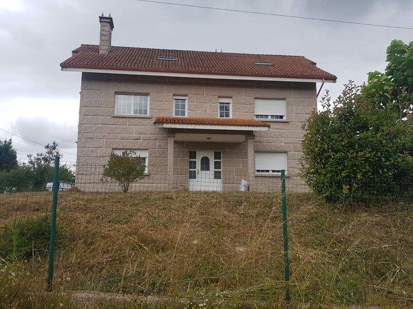 Chalet pareado en Brion