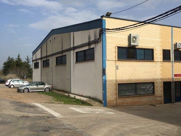 Nave en calle la Tramuz, Albelda de Iregua