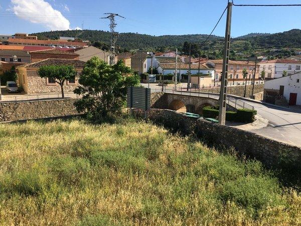 Casa de pueblo en plaza Constitución, 11, Aliaguilla